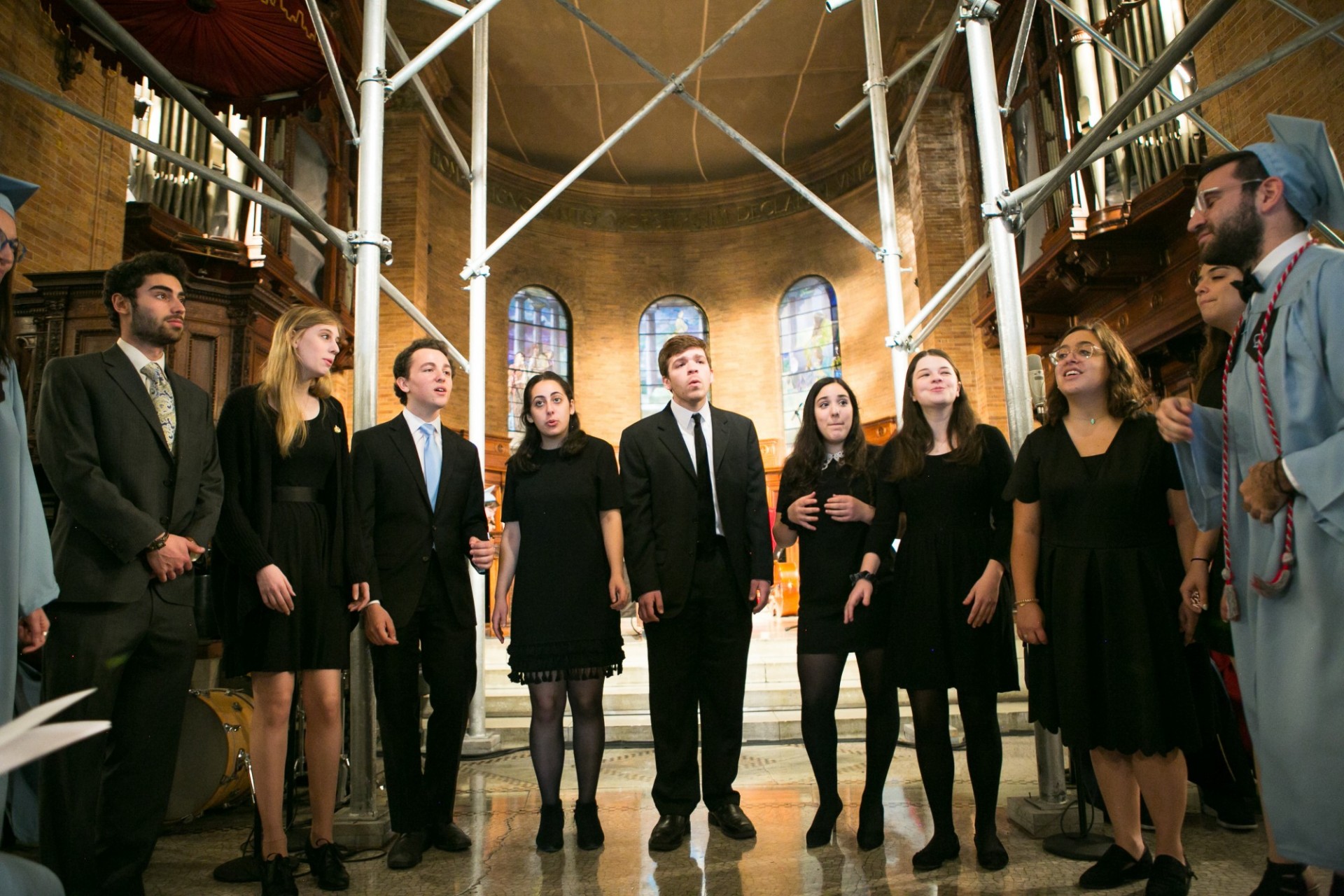 A group of students singing acapella in front of the nave in St. Paul's chapel.